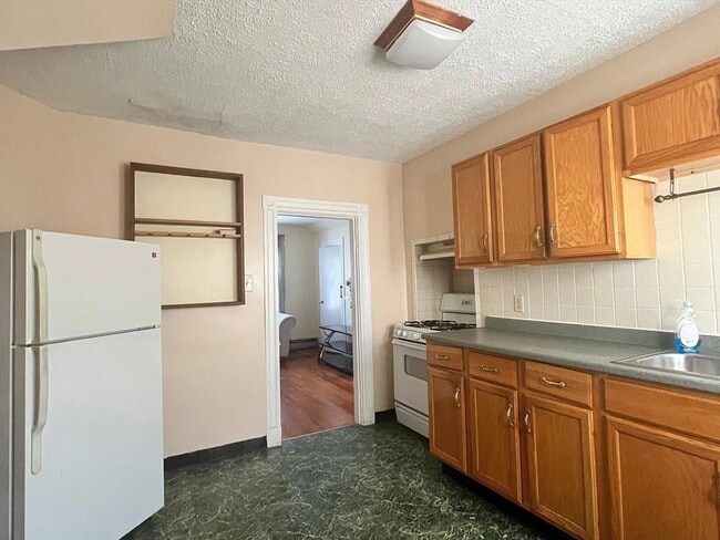56 William St, Unit 3R in Medford, MA - Foto de edificio - Building Photo