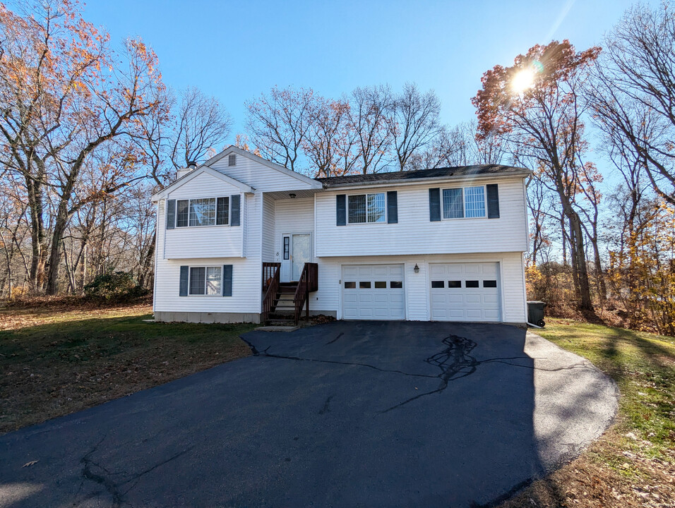 654 Laurel St in East Haven, CT - Building Photo