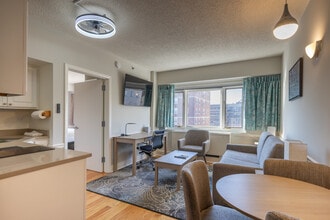 1555 Oak Ave in Evanston, IL - Building Photo - Interior Photo