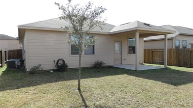 2305 Shady Birch Dr in Conroe, TX - Foto de edificio - Building Photo