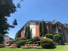 Summerhill Woods Apartments in Texarkana, TX - Building Photo