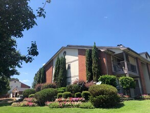 Summerhill Woods Apartments in Texarkana, TX - Foto de edificio - Building Photo
