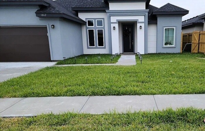 1862 Castillo St in Brownsville, TX - Building Photo