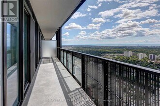 5202-5208 EGLINTON Ave in Toronto, ON - Building Photo - Building Photo