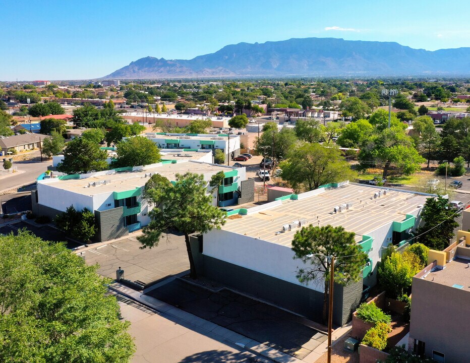 Theta Apartments in Albuquerque, NM - Foto de edificio