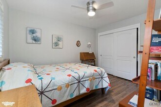 2323 Easthills Dr, Unit 65 in Bakersfield, CA - Foto de edificio - Building Photo