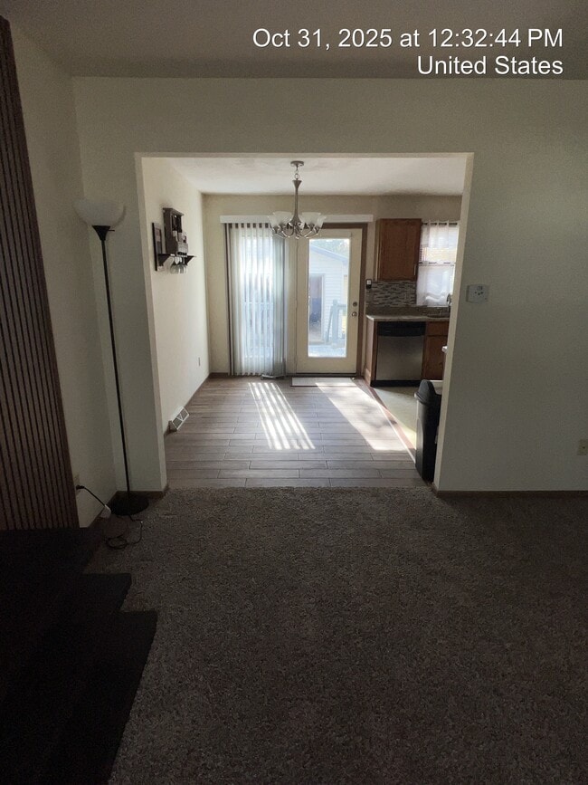 5611 Madrid Dr in Youngstown, OH - Foto de edificio - Building Photo