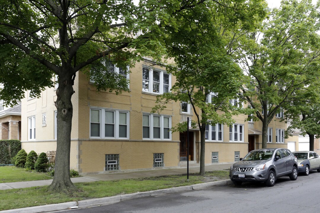 3259 N Linder Ave in Chicago, IL - Foto de edificio