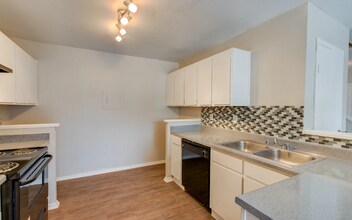 7058 W Gulf Bank Rd in Houston, TX - Building Photo - Building Photo