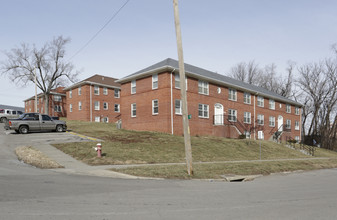 Fairfax Bluffs in Kansas City, KS - Building Photo - Building Photo