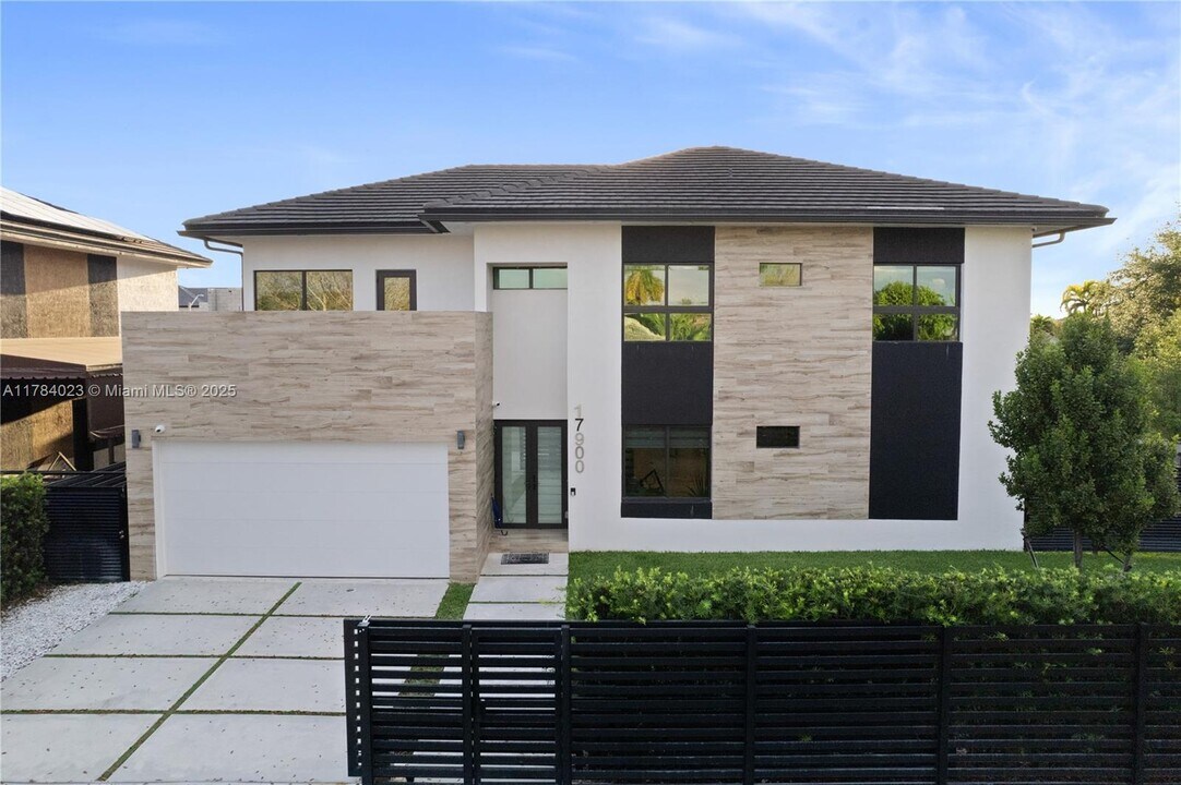 17900 SW 149th Ave in Miami, FL - Building Photo