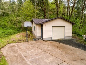 82254 Hanna Rd in Dexter, OR - Building Photo - Building Photo
