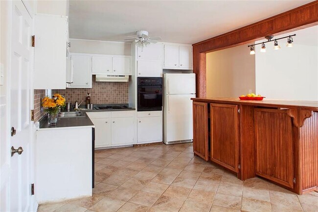 1620 Flat Shoals Rd SE in Atlanta, GA - Building Photo - Building Photo