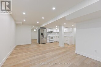8 McNally St in Halton Hills, ON - Building Photo - Building Photo