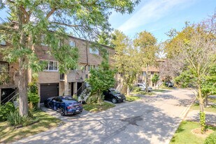 7030 Copenhagen Rd in Mississauga, ON - Building Photo