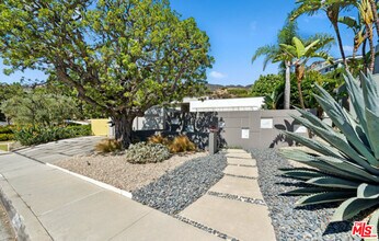 18105 Sandy Cape Dr in Malibu, CA - Building Photo - Building Photo