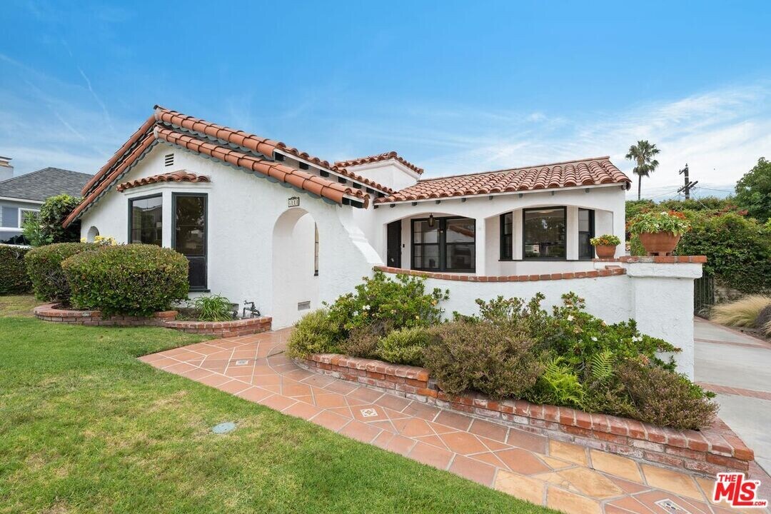 6111 W 75th St in Los Angeles, CA - Foto de edificio