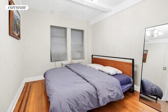 142 E 49th St in New York, NY - Building Photo - Building Photo