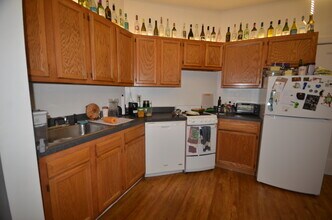 1566 Beacon St, Unit 11 in Brookline, MA - Building Photo - Building Photo