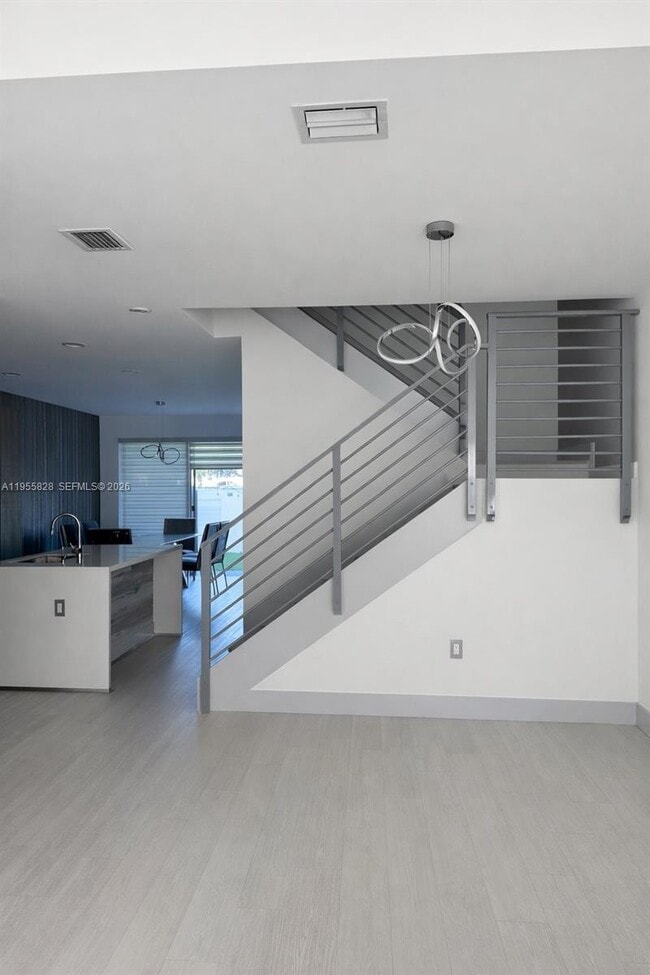 7220 NW 103rd Path in Doral, FL - Building Photo - Building Photo