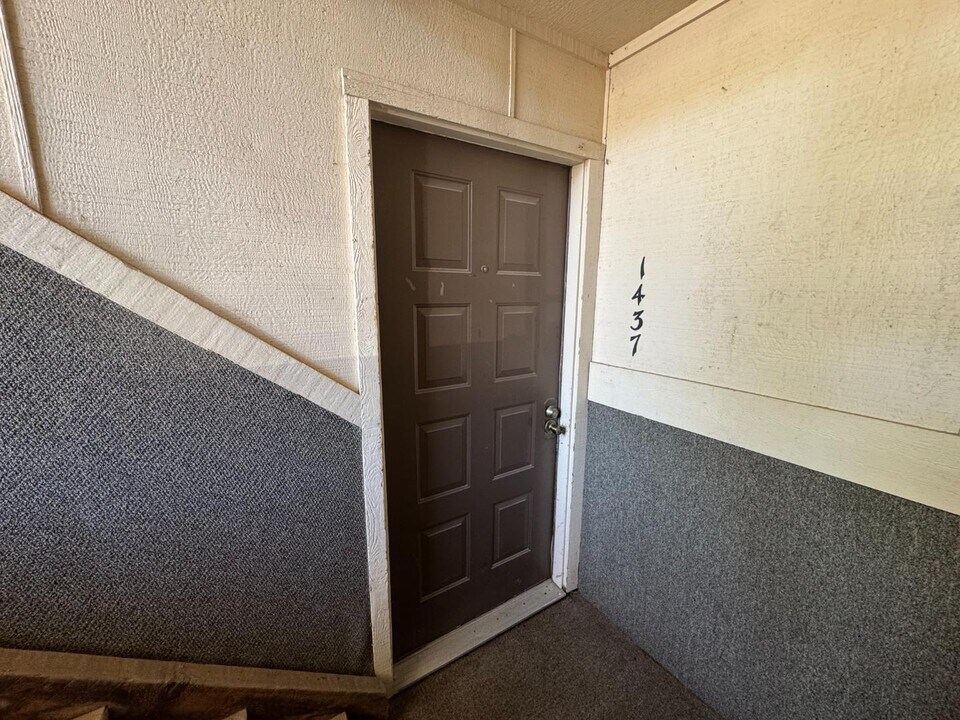 1437 Westbrooke in Lawrence, KS - Building Photo