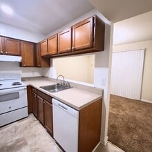 Earle of Warwick Square in Newport News, VA - Foto de edificio - Building Photo