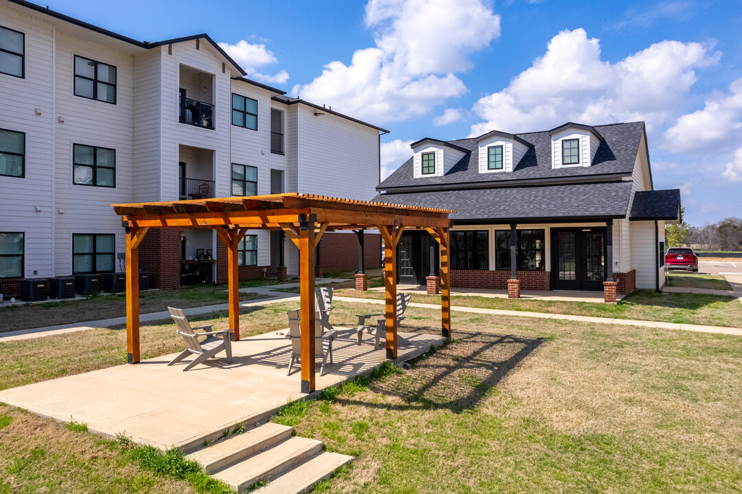 Burnett Trail Apartments in Canton, TX - Building Photo