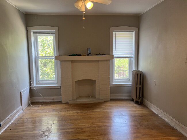 6538 N Lakewood Ave, Unit 6532-#6 Studio