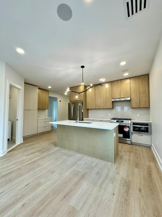 85 W High St in Somerville, NJ - Building Photo