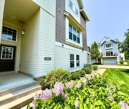 3561 Hazel Trail in Woodbury, MN - Building Photo - Building Photo