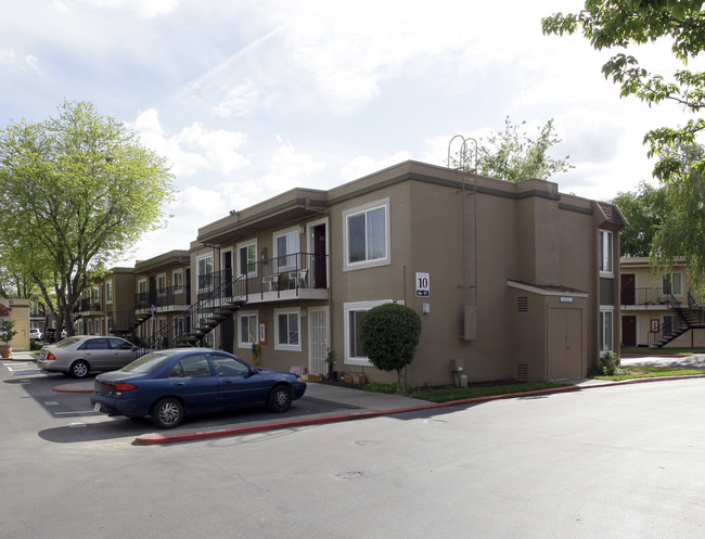 Rosswood Manor Apartments in Sacramento, CA - Foto de edificio - Building Photo