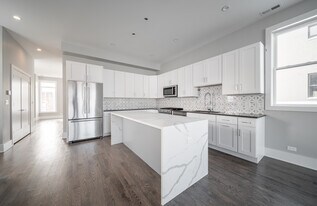 556 W 18th St in Chicago, IL - Building Photo