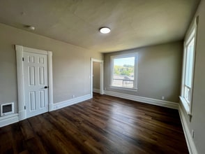 929 SE Court Pl in Pendleton, OR - Building Photo - Building Photo