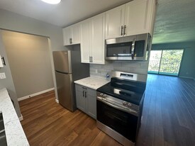 4575 W 80th St Cir, Unit Apt 312 in Minneapolis, MN - Building Photo