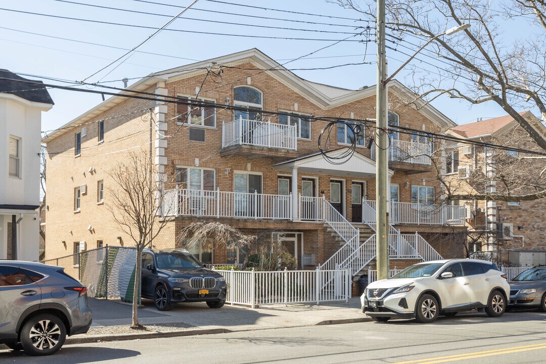 2606 Avenue Z in Brooklyn, NY - Foto de edificio
