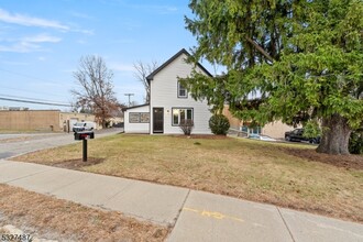 18 Deforest Ave in East Hanover, NJ - Building Photo - Building Photo