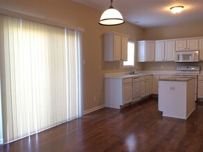 12728 Bent Oak Ct in Indianapolis, IN - Foto de edificio - Building Photo