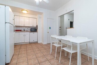 250 E 82nd St in New York, NY - Building Photo - Building Photo