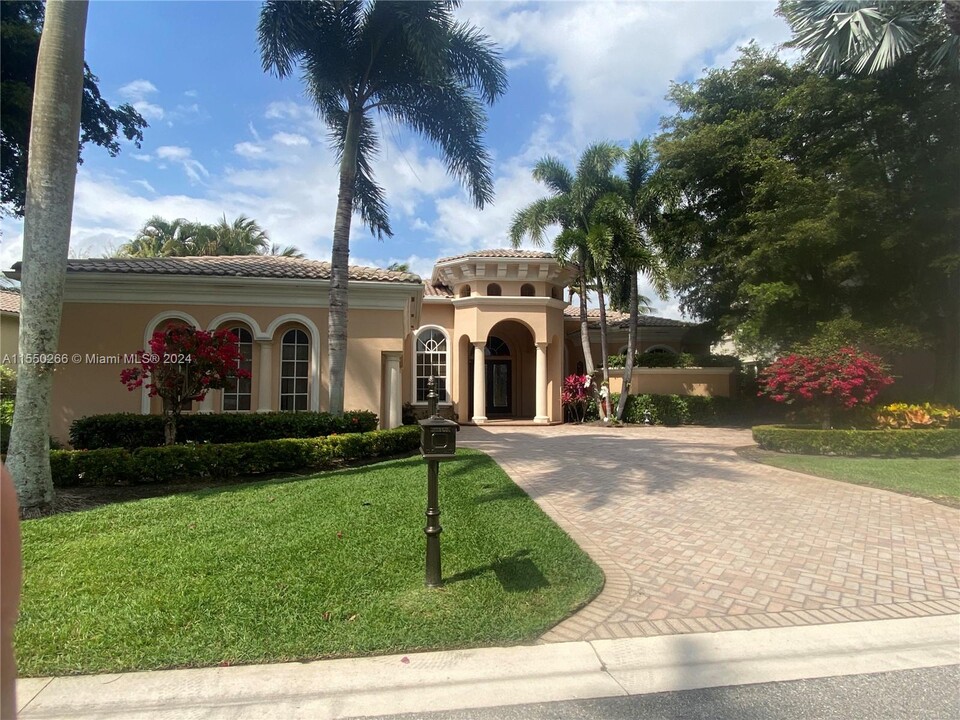 111 Via Verde Way in Palm Beach Gardens, FL - Building Photo