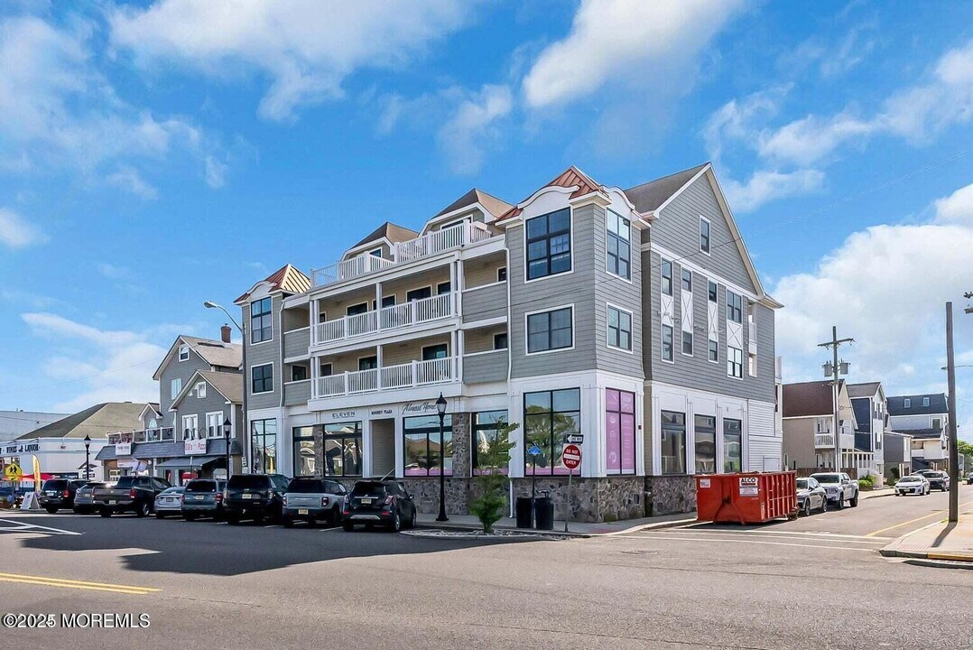 1136 Ocean Ave in Sea Bright, NJ - Building Photo