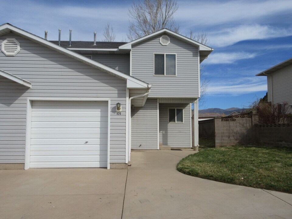 926 W Greens Lake Dr in Cedar City, UT - Building Photo