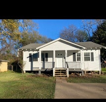1836 Pearl St in Nacogdoches, TX - Building Photo
