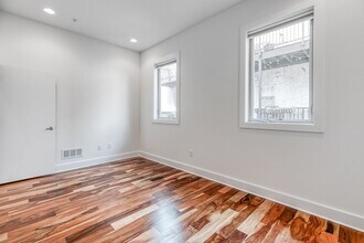 7 Bank St in Philadelphia, PA - Building Photo - Building Photo