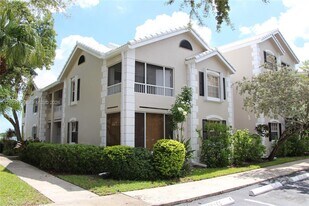 2890 N Oakland Forest Dr in Oakland Park, FL - Building Photo