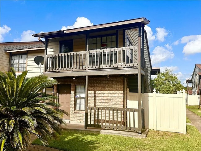 property at 2932 Manhattan Blvd