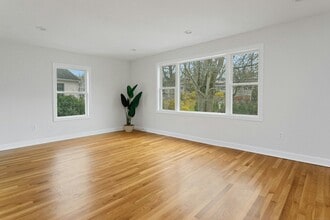 119 Forest St in New Canaan, CT - Building Photo - Building Photo