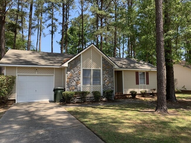9574 Holbrook Ln in Fayetteville, NC - Building Photo - Building Photo