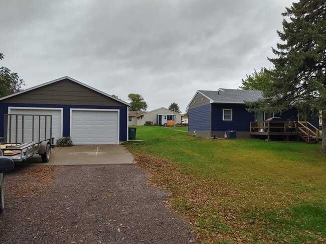 308 3rd Ave in Big Stone City, SD - Foto de edificio - Building Photo