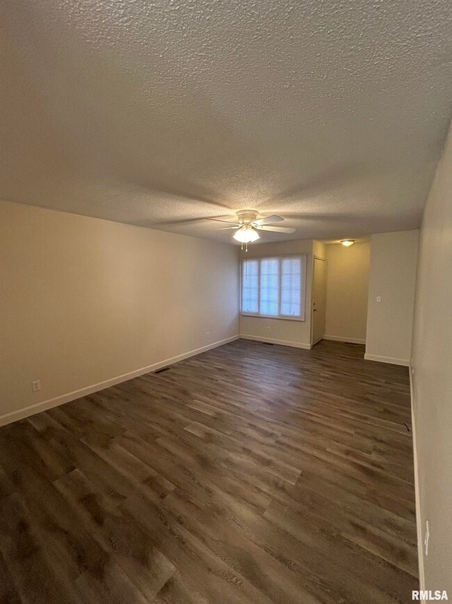 2 Sundowner Ln in Springfield, IL - Building Photo - Building Photo