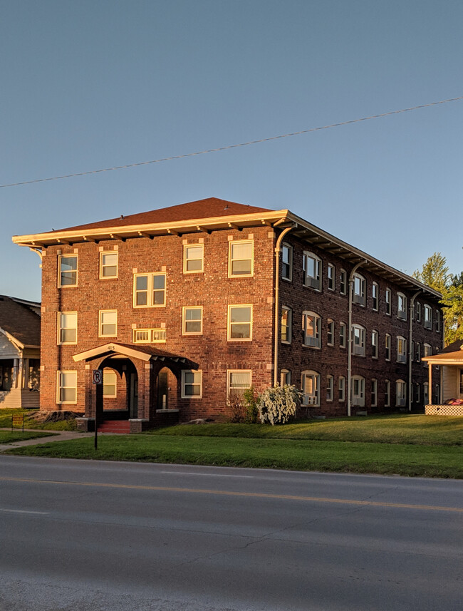 LamBar Place in Pittsburg, KS - Building Photo - Building Photo